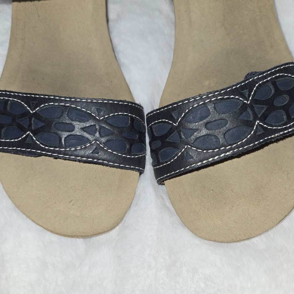 Clarks Bendables Wedge Sandals – Navy Leather Cutout Detail Comfort Size 8 - Picture 2 of 9